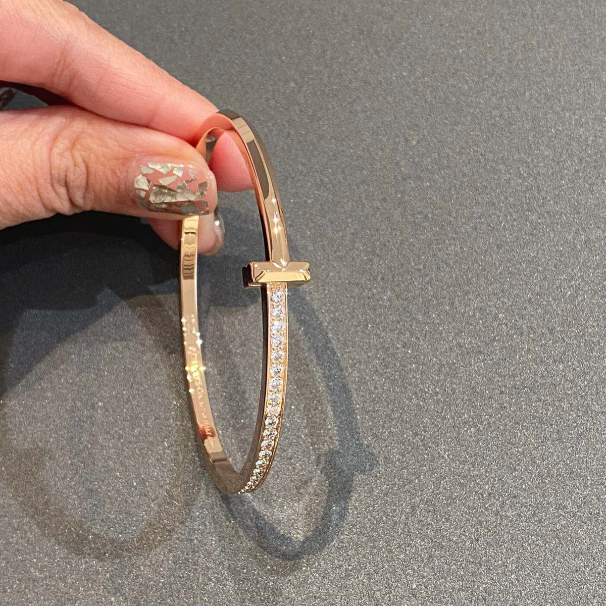 TIFFANY NARROW T1 HINGED BANGLE DIAMOND PINK GOLD